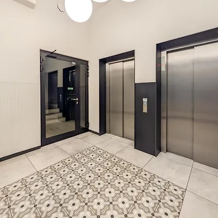 Traugutta Stylish Free Parking By Bookinghost *