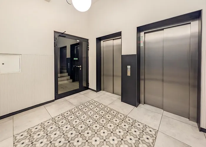 Traugutta Stylish Free Parking By Bookinghost *