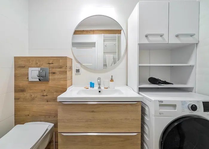 Appartement Traugutta Stylish Free Parking By Bookinghost